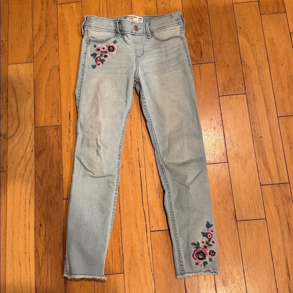 Abercrombie Kids | pull on jean legging ankle | size 11/12 slim | embroidery